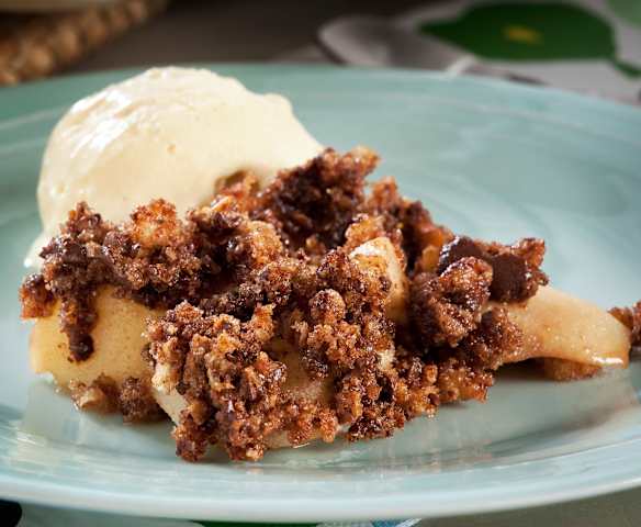 Crumble de pera com chocolate
