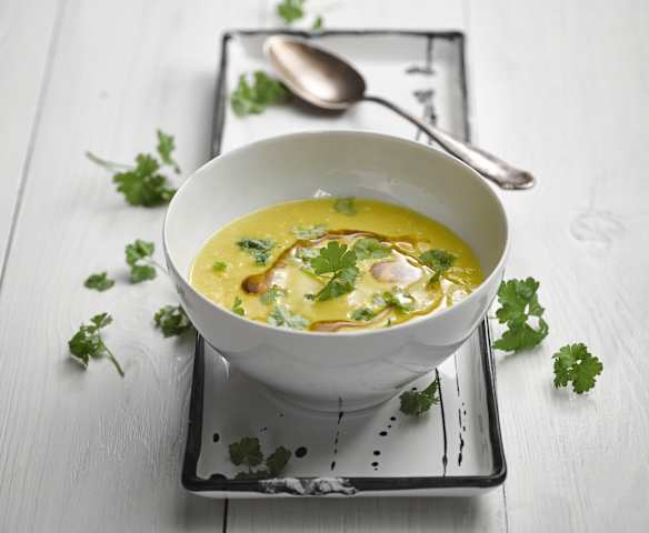 Kukuřičná kari polévka s kokosovým mlékem