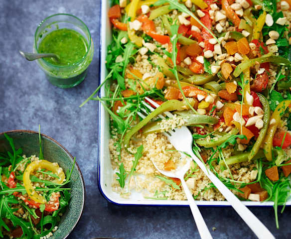Salade de boulgour, poivrons, abricots secs et amandes Salade de boulgour, poivrons, abricots secs et amandes
