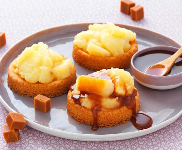 Tartelettes aux sablés bretons, pommes et caramel beurre salé