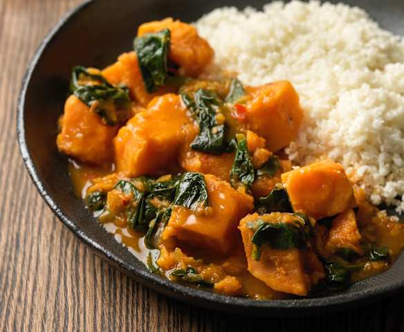 Sweet Potato and Spinach Curry with Cauliflower Rice Sweet Potato and Spinach Curry with Cauliflower Rice