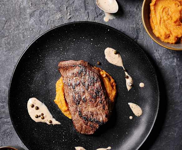 Bife do lombo em sous-vide com puré de batata-doce Bife do lombo em sous-vide com puré de batata-doce