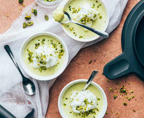 Iles flottantes à la pistache