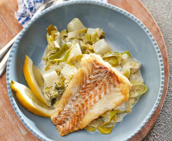 Kabeljau auf Porree-Kohlrabi-Gemüse