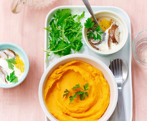 Purée de patate douce, œufs cocotte aux champignons