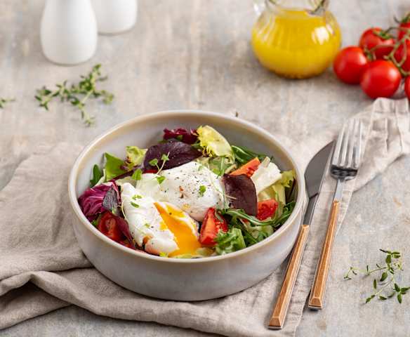 Jajka w koszulce w koszyczku