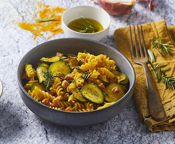 Fusilli alla curcuma e pancetta Fusilli alla curcuma e pancetta