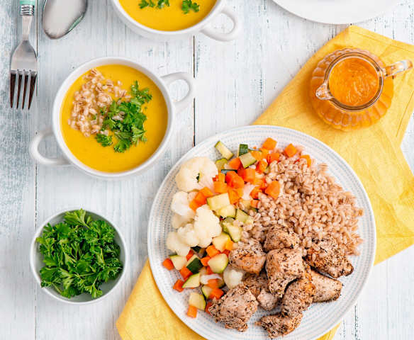 Cremet suppe og kalkun med grøntsager (2500 kcal)