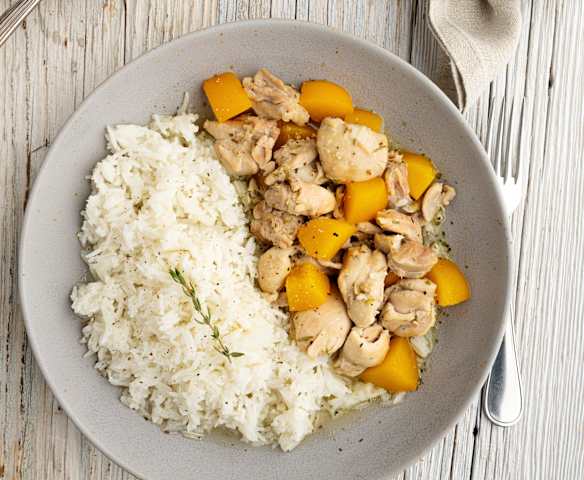 Frango com pêssego, ervas de Provence e arroz