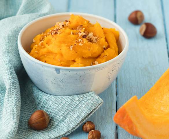 Kürbispüree mit Kokosmilch und Haselnüssen