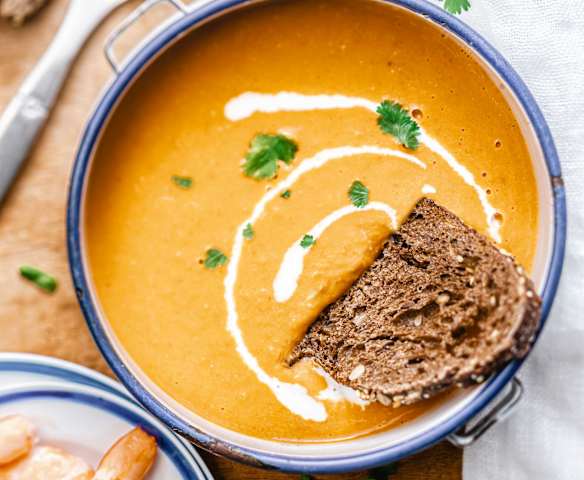 Velouté de carcasses et têtes de crevettes roses