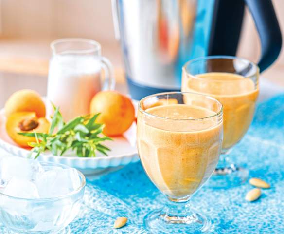 Smoothie abricot, estragon et lait d'amande Smoothie abricot, estragon et lait d'amande