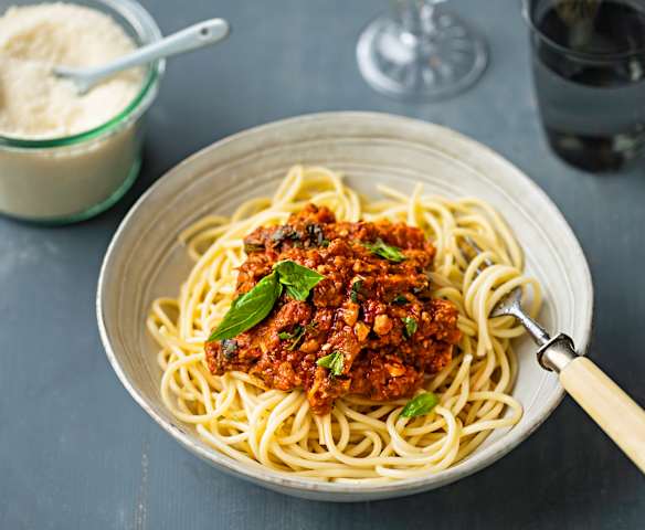 Spaghetti al ragù di nocciole Spaghetti al ragù di nocciole
