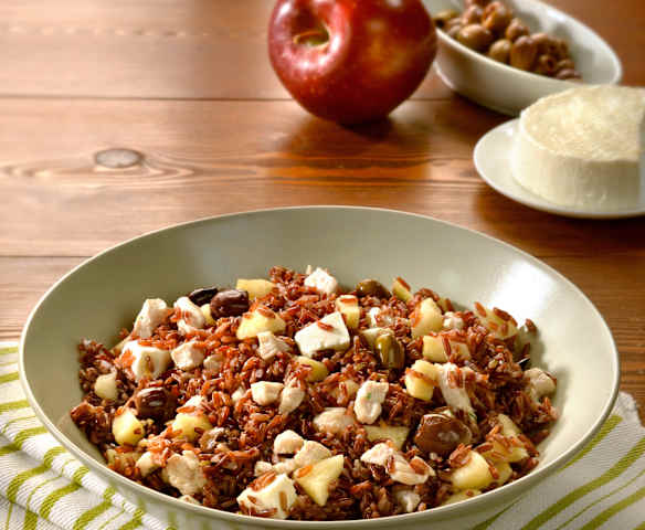 Insalata di riso rosso e mele