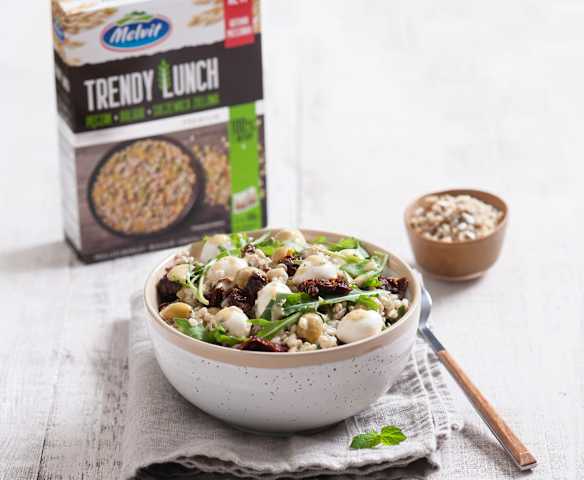 Sałatka Trendy Lunch z pęczakiem, kaszą bulgur i zieloną soczewicą
