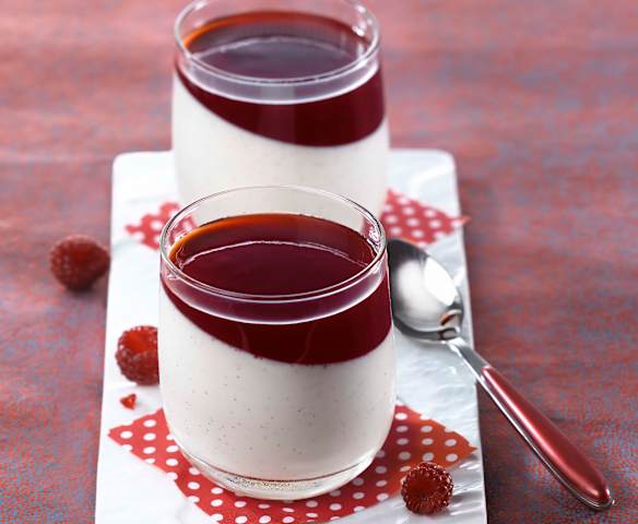 Pannacotta au yaourt de lait de chèvre et coulis de framboise