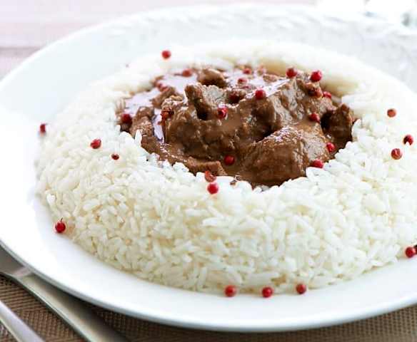 Bifinhos de vaca com molho de chocolate