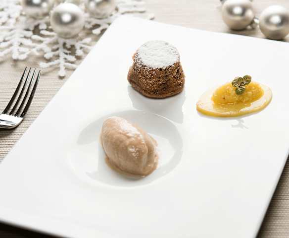 Bananenauflauf mit Mango und Karamelleis