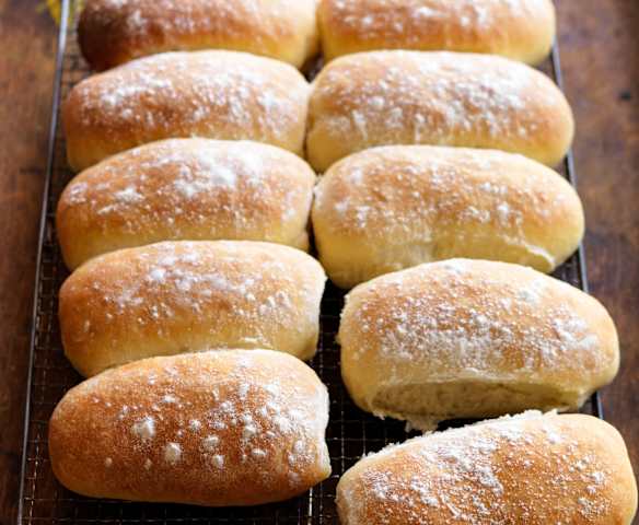 Podłużne bułki pszenne Podłużne bułki pszenne