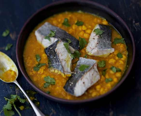 Lieu noir aux pois chiches, oignon et curcuma