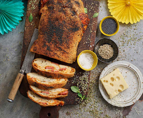 Pão com chouriço e queijo