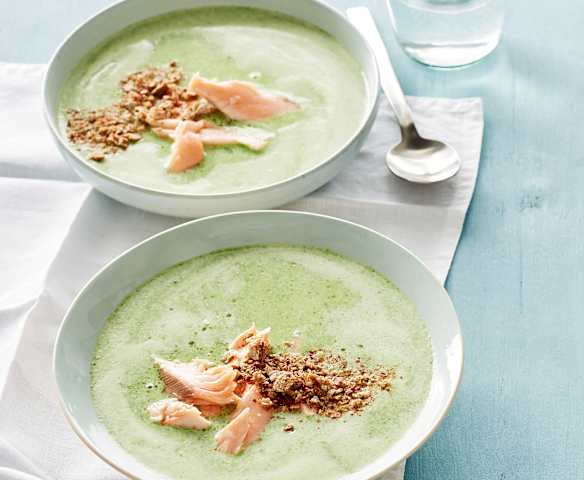 Bärlauchsuppe mit Lachs
