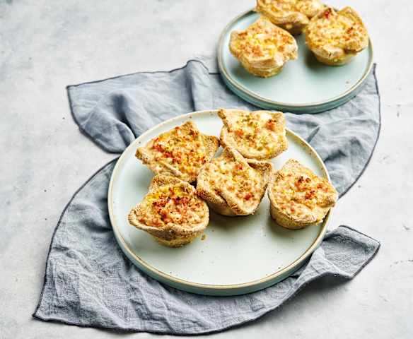 Minitartes de queijo e fiambre