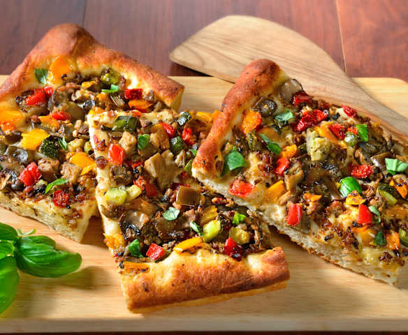 Pizza à la pomme de terre et aux légumes