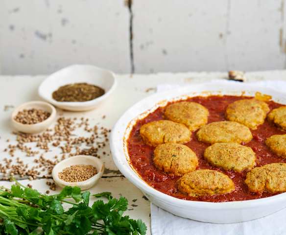 Almôndegas de grão com molho de tomate picante