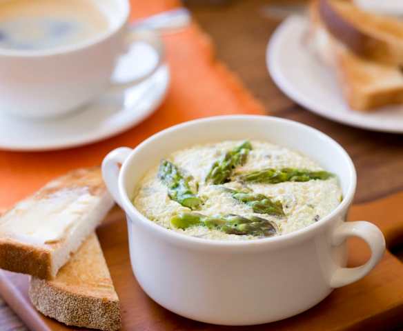 Potted scrambled eggs with asparagus