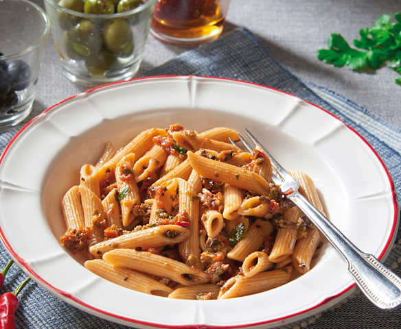 Penne integrali con capperi e olive Penne integrali con capperi e olive