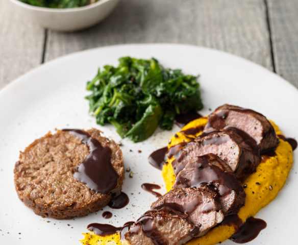 Zweierlei vom Lamm mit Möhren-Ingwer-Püree und Rotwein-Jus