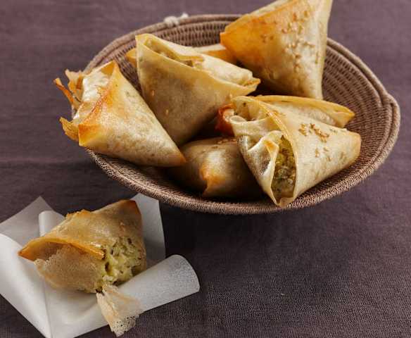 Chamuças de batata e coentros