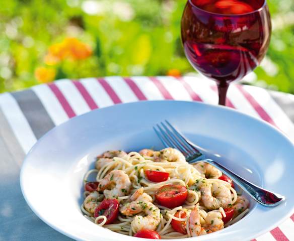 Linguine com camarão e tomate-cereja