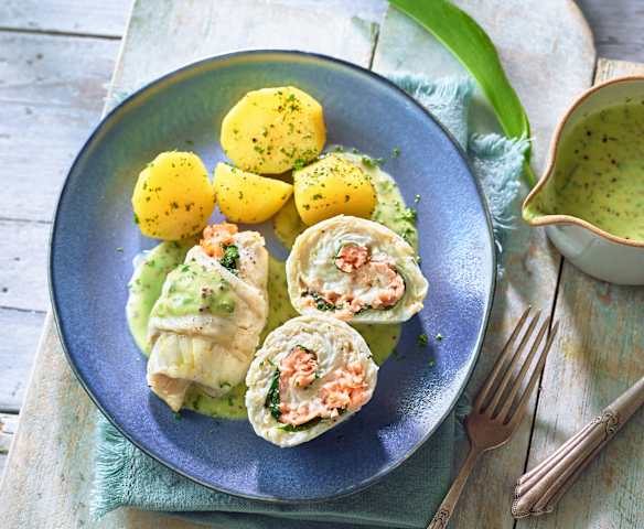 Schollenfiletröllchen mit Bärlauch-Lachs-Füllung Schollenfiletröllchen mit Bärlauch-Lachs-Füllung