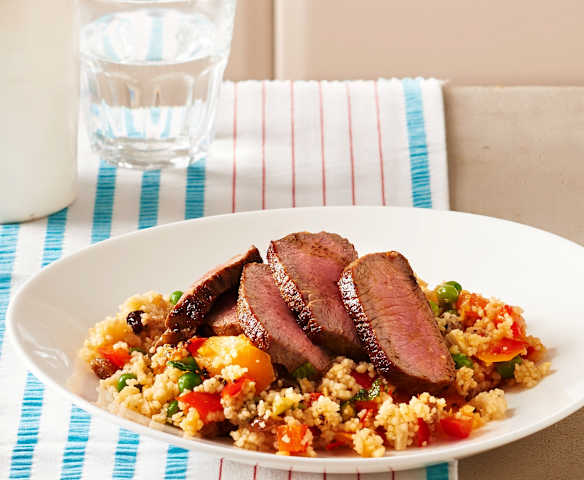 Gemüse-Couscous mit Lammrücken