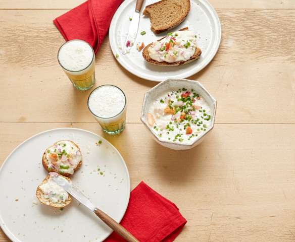 Käsecreme mit Radieschen und Äpfeln