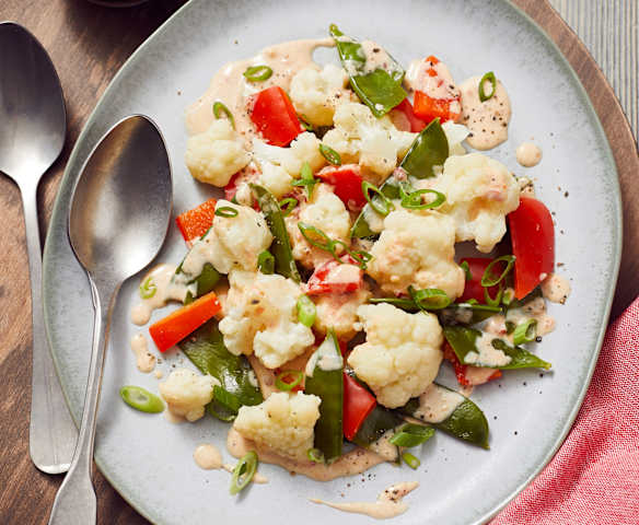 Lauwarmer Blumenkohl-Erdnuss-Salat
