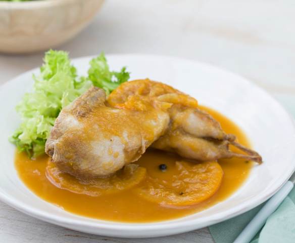Codornices en salsa de cítricos