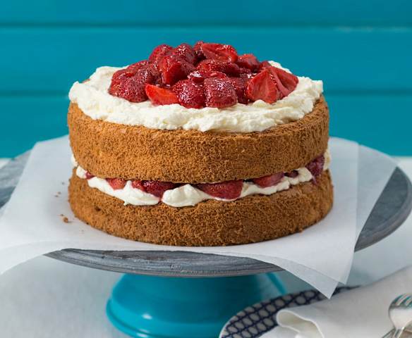 Strawberry champagne cake
