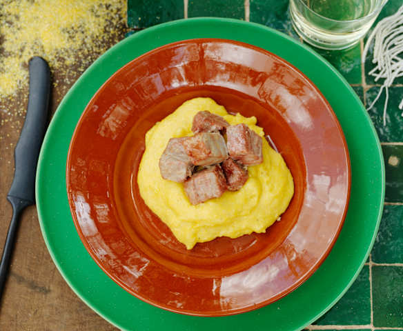 Xerém (bouillie de maïs) au thon frais