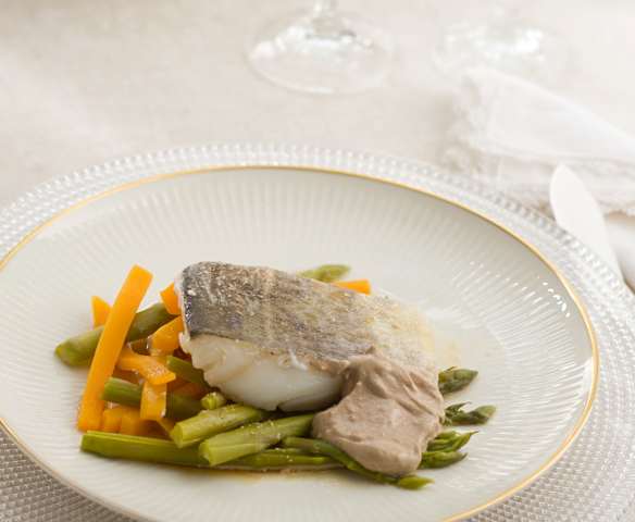 Bacalao confitado con alioli de ajo negro