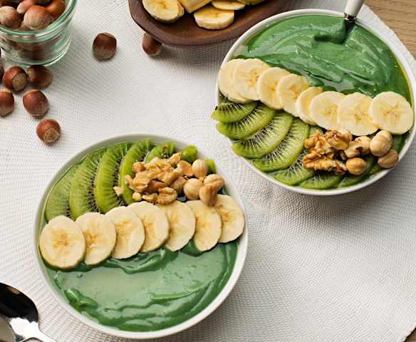 Smoothie bowl de kiwi y espirulina Smoothie bowl de kiwi y espirulina