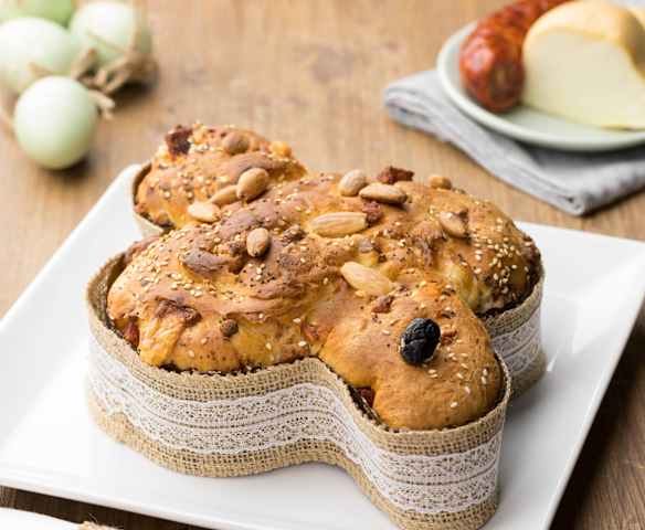 Colomba salata al salame piccante e formaggi