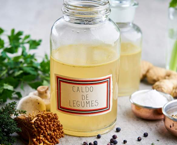 Caldo de legumes líquido