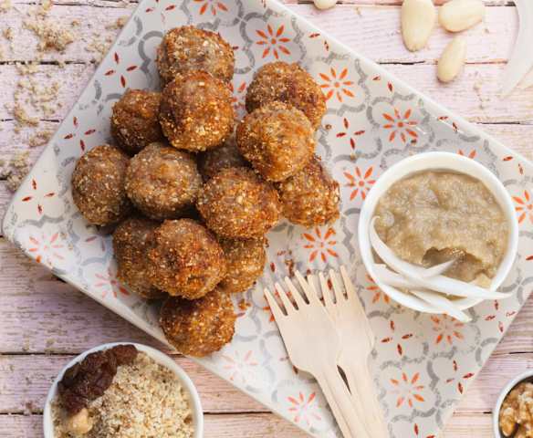 Polpettine di pollo alla frutta secca Polpettine di pollo alla frutta secca