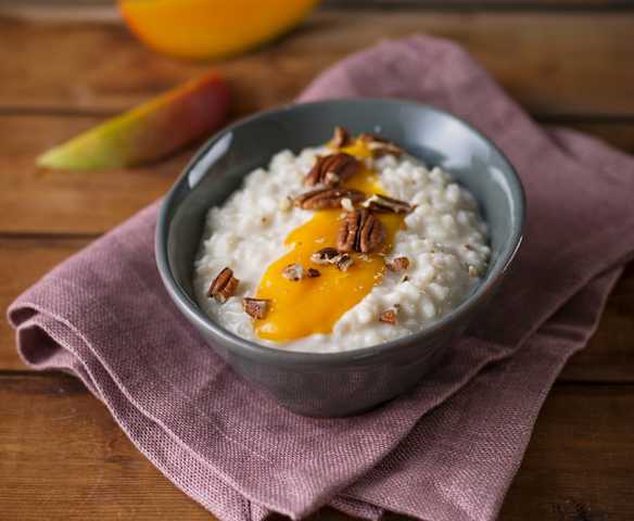 Hafermilchreis mit Mangopüree (vegan)