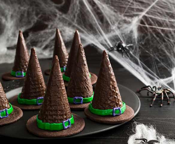 Halloweenowe kapelusze czarownic Halloweenowe kapelusze czarownic