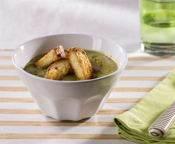 Vellutata di fave verdi e piselli novelli