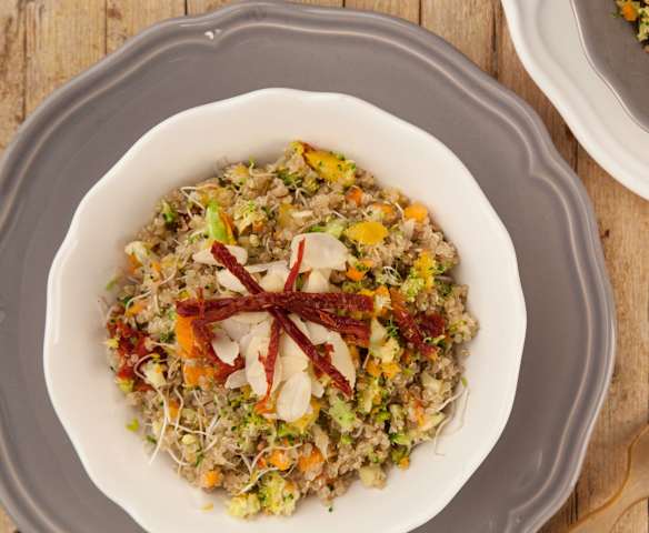 Quinoa germinada com legumes